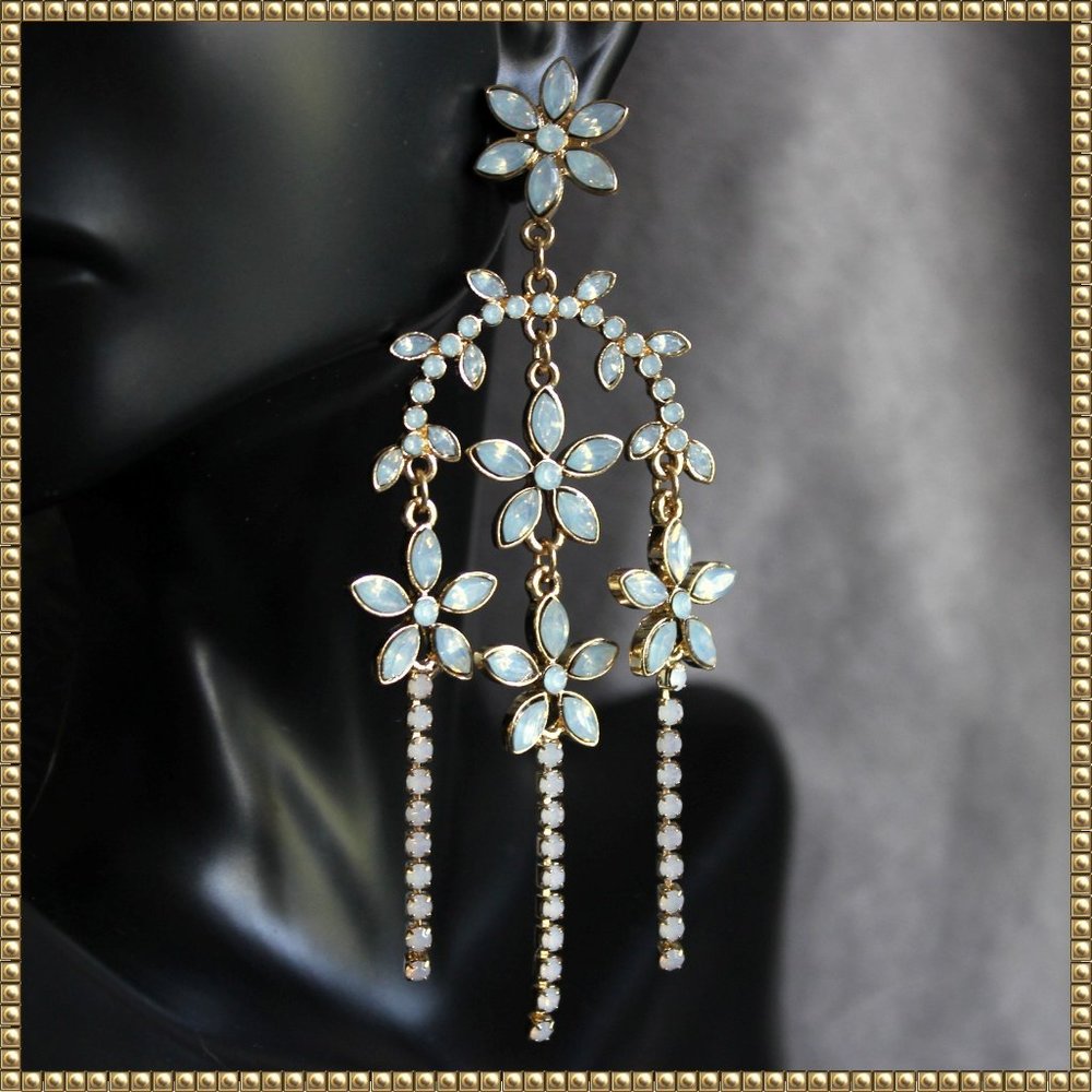 🛑SOLD🛑💜BUY 1 GET 1 FREE💜 NWT Altar'd State Floral Gold Statement Earrings - Picture 3 of 6